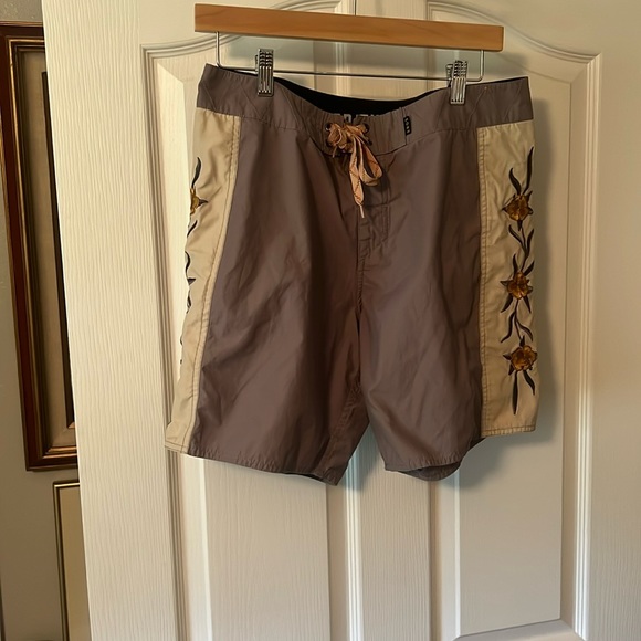 Howler Brothers Crosscut Deluxe Shorts Size 33 NWOT - Picture 2 of 5